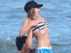 avril-lavigne-ocean-nippleslip-01